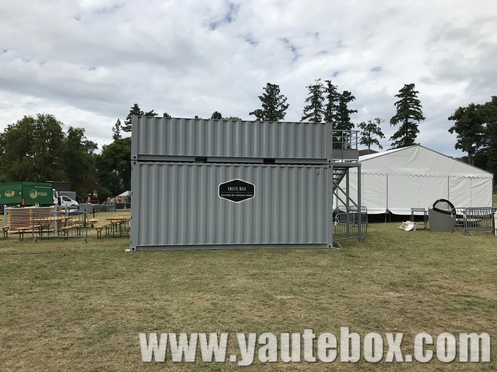 container stand yaute box à tougue beach festival fermé et sécurisé avant l'accueil du public
