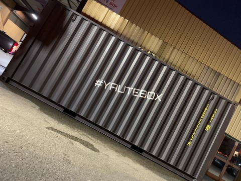 container 20 pieds gris anthracite vue de face