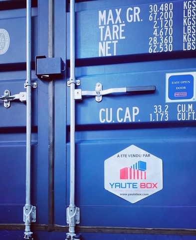 container bleu porte 