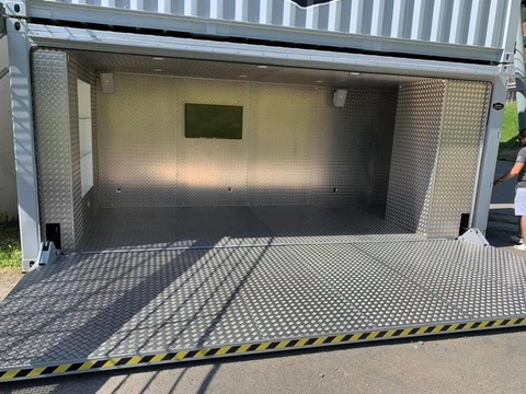 container stand evenementiel ouvert sol alu strié