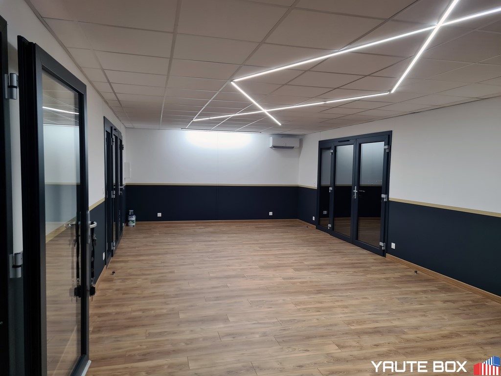 container ecole bureau vue intérieur avec eclairage led en forme de X 