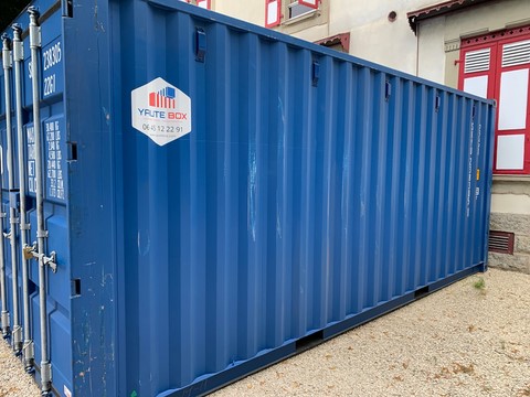 container 20 pieds bleu de coté