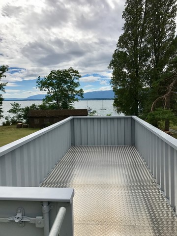 container terrasse avec vue sur le lac